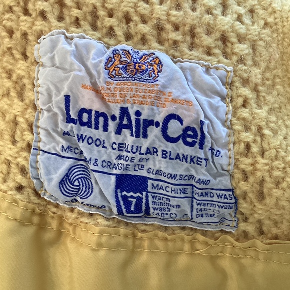 VINTAGE MUTED YELLOW/BEIGE PURE SCOTLAND WOOL SATIN TRIM BLANKET - Picture 3 of 12